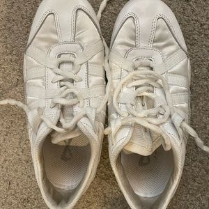 Nfinity Evolution Cheer Shoes Size 4